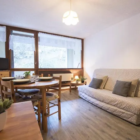 Apartment Avec Parking Prive, Proche Centre, Commerces Et Telepherique - 4 Pers. - Fr-1-296-179